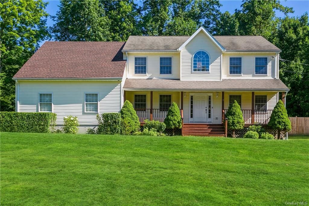 Property Photo:  8 Carole Place  NY 10541 