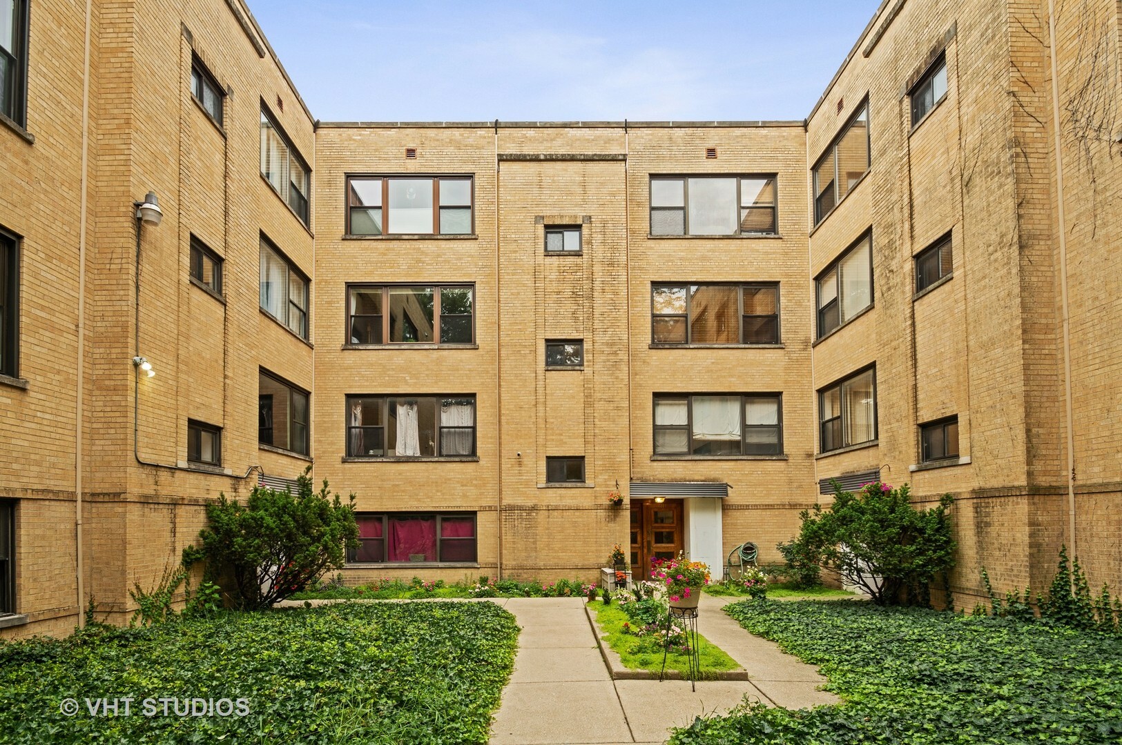 7409 N Seeley Avenue 3B  Chicago IL 60645 photo