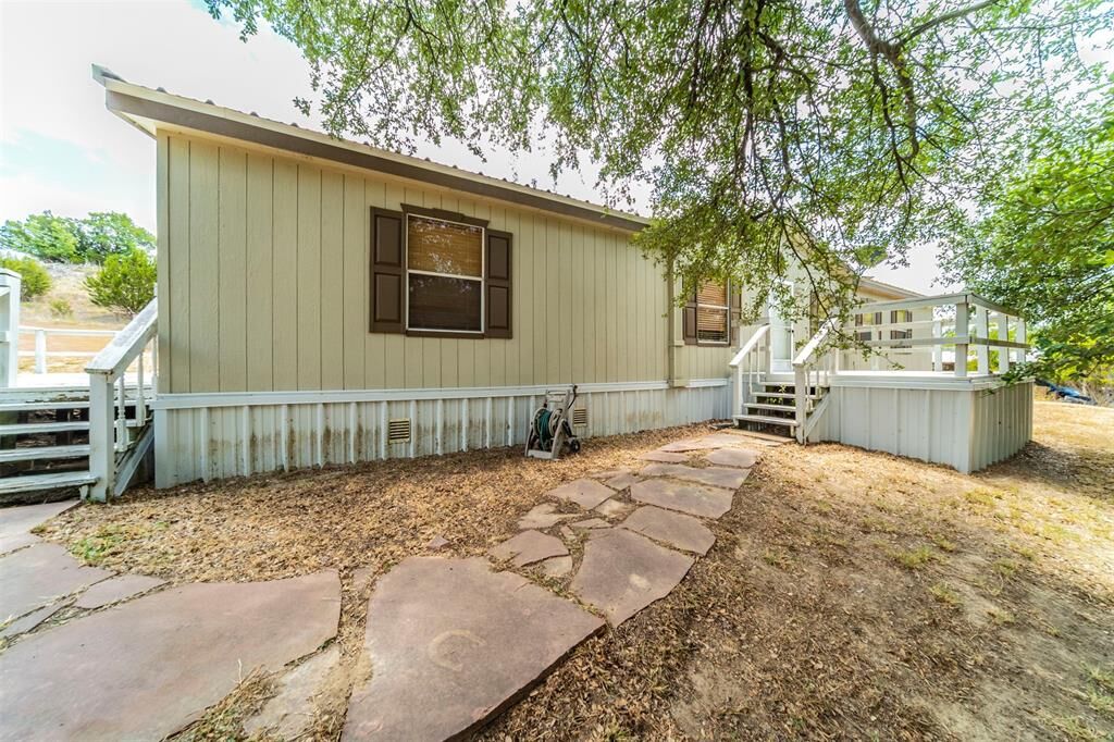 Property Photo: 219 Blue Sky Lane TX 76082