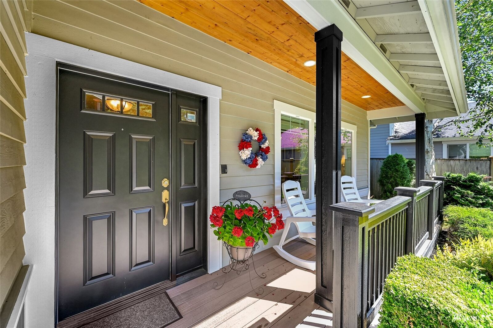 Property Photo: 14220 Beverly Park Road B WA 98026