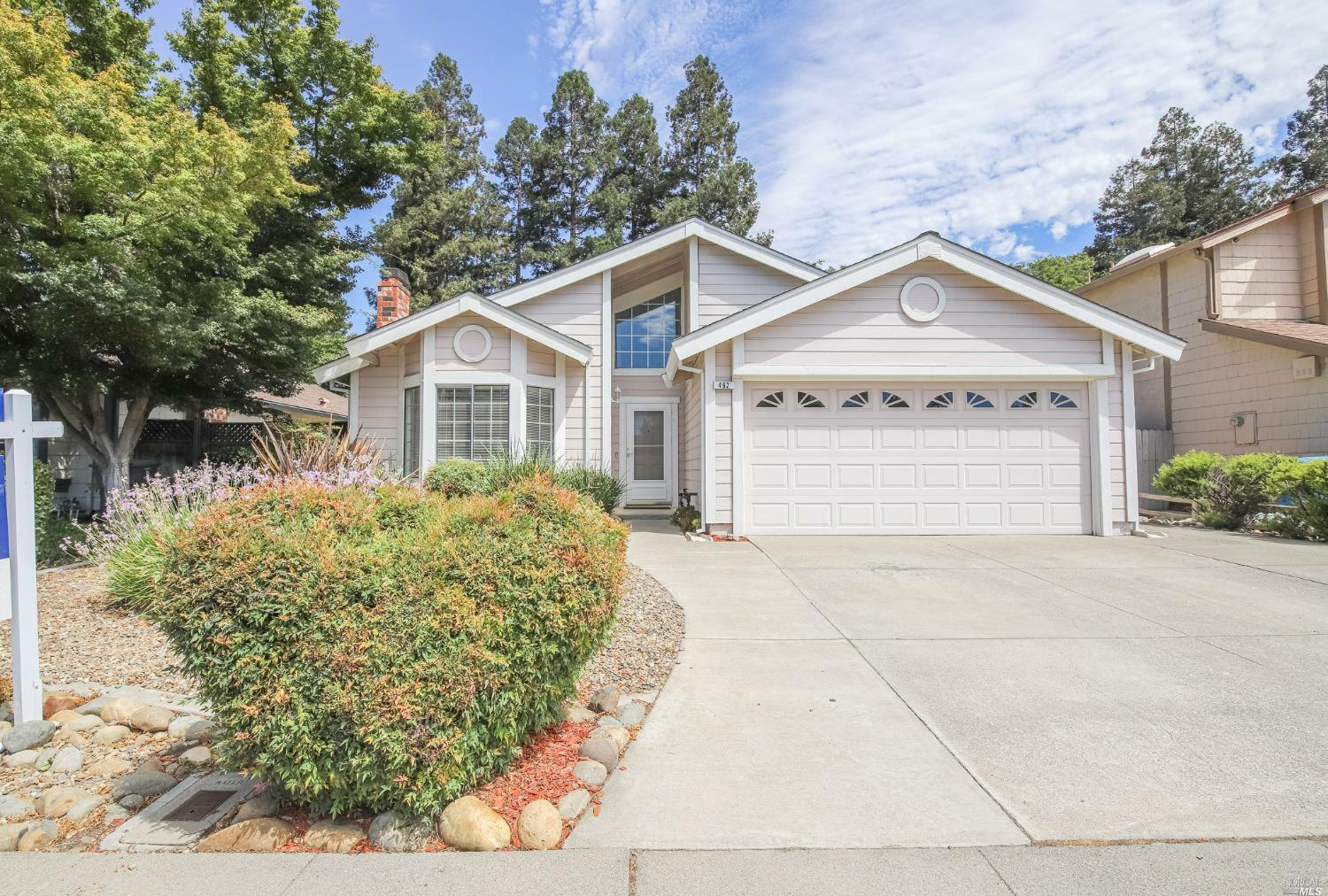 Property Photo:  462 Danbury Circle  CA 95687 