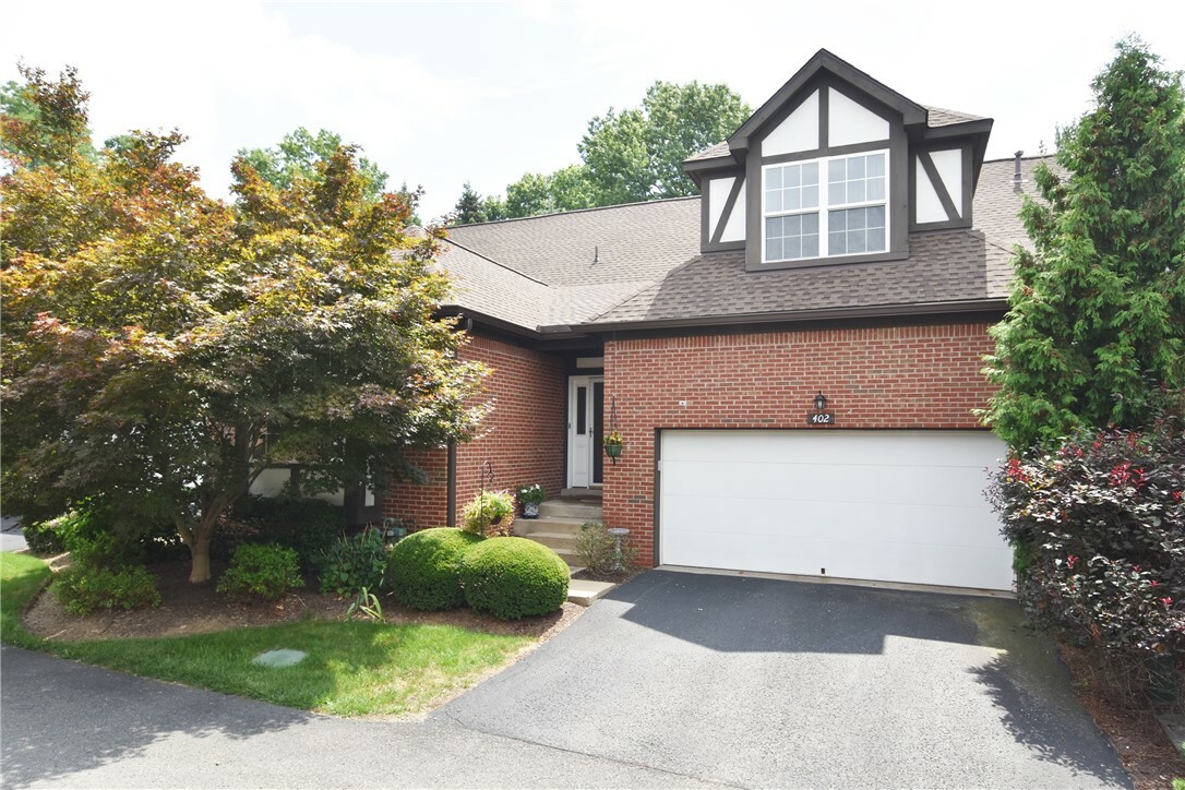 Property Photo:  402 Kingsberry Cir  PA 15234 