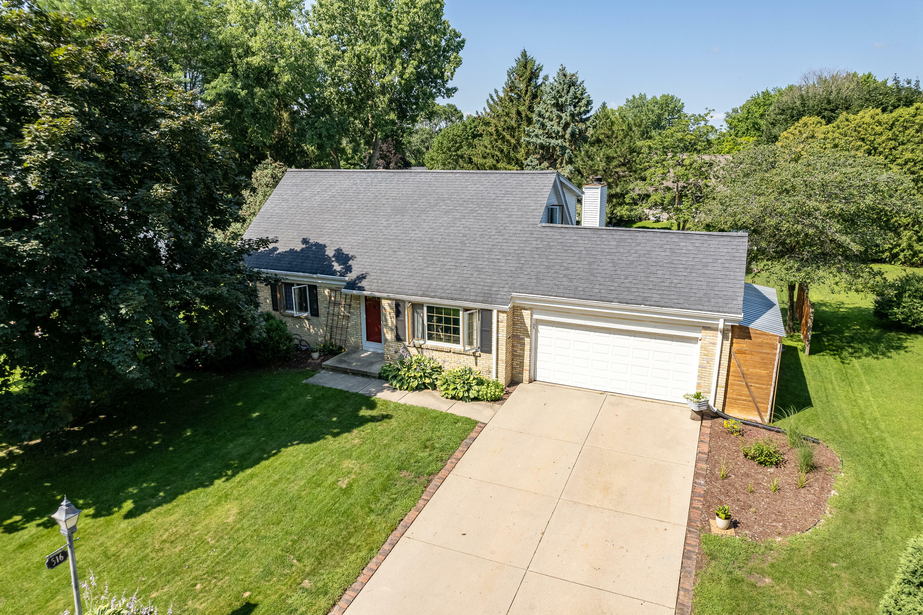 Property Photo: 516 Sweetbriar Ln WI 53098