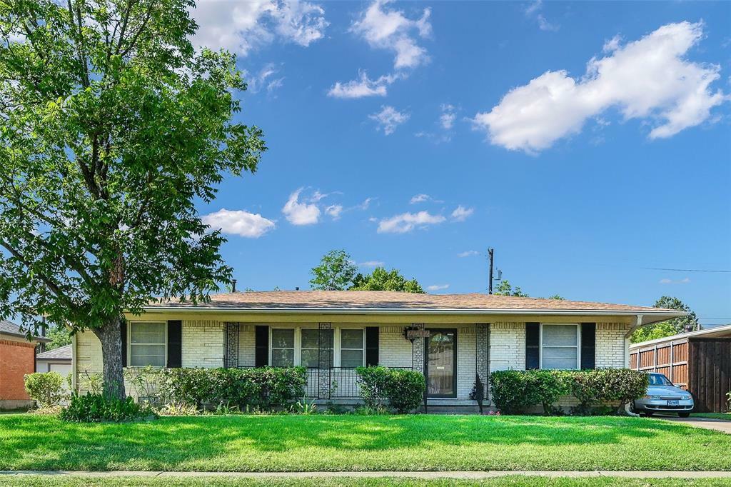 Property Photo: 2202 Mockingbird Lane TX 75042