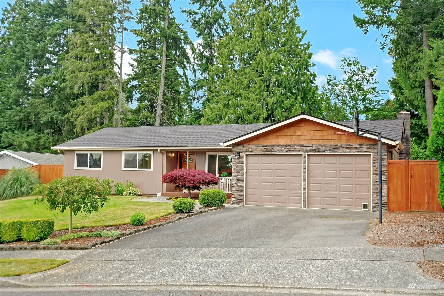 Property Photo:  9306 166th Place NE  WA 98052 