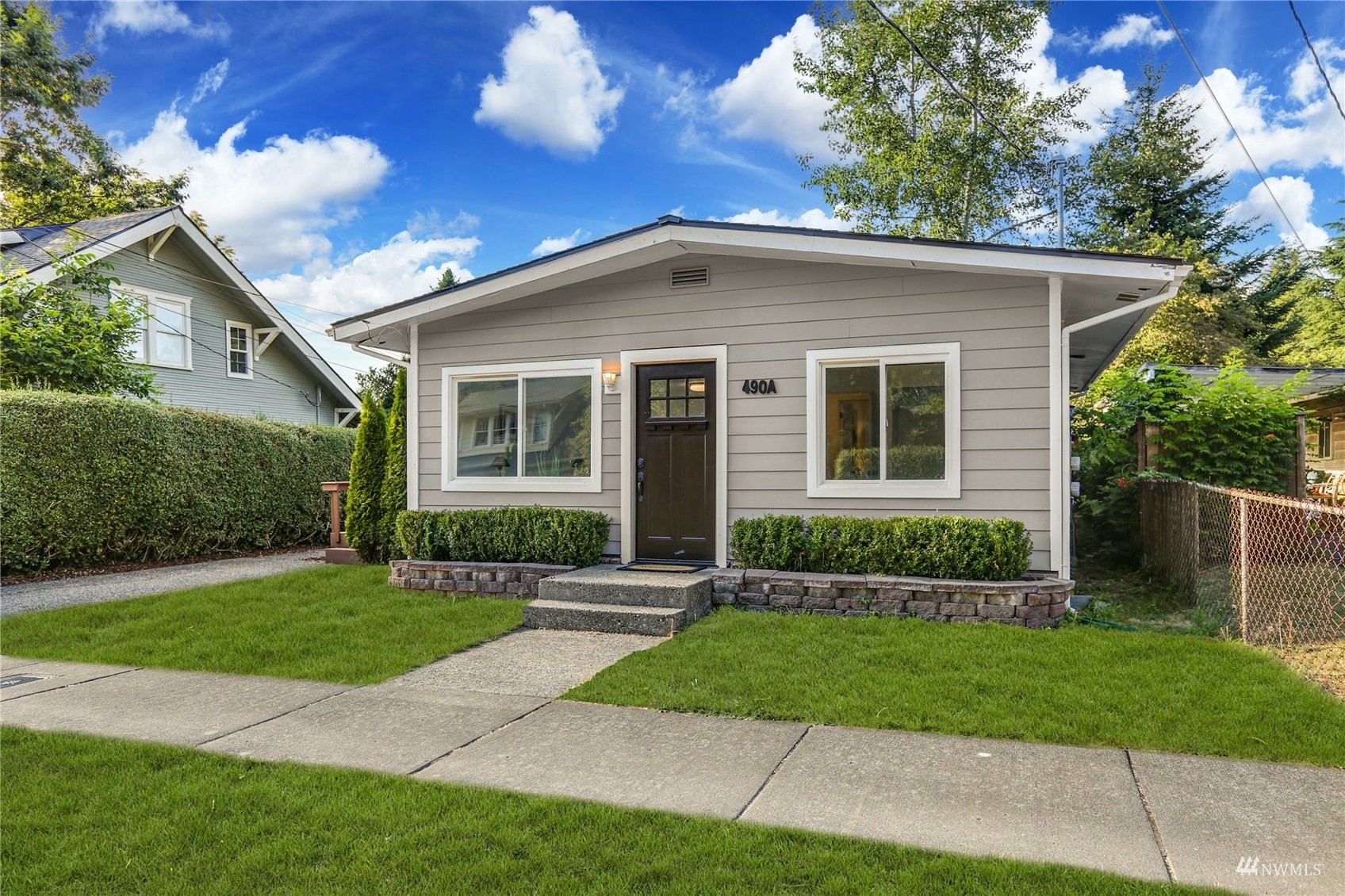 Property Photo:  490 S Bush Street  WA 98027 