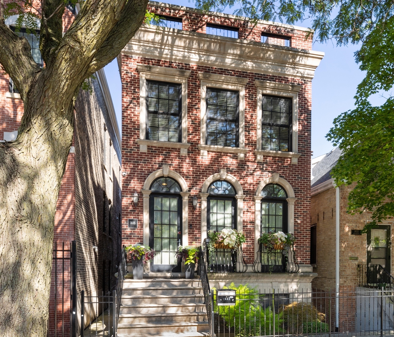 Property Photo: 1835 N Wolcott Avenue IL 60622