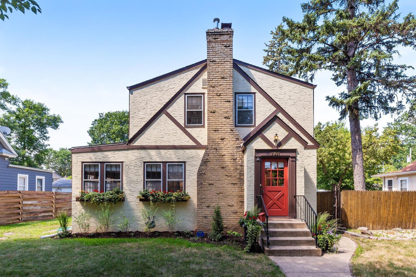 Property Photo:  3931 Perry Avenue N  MN 55422 