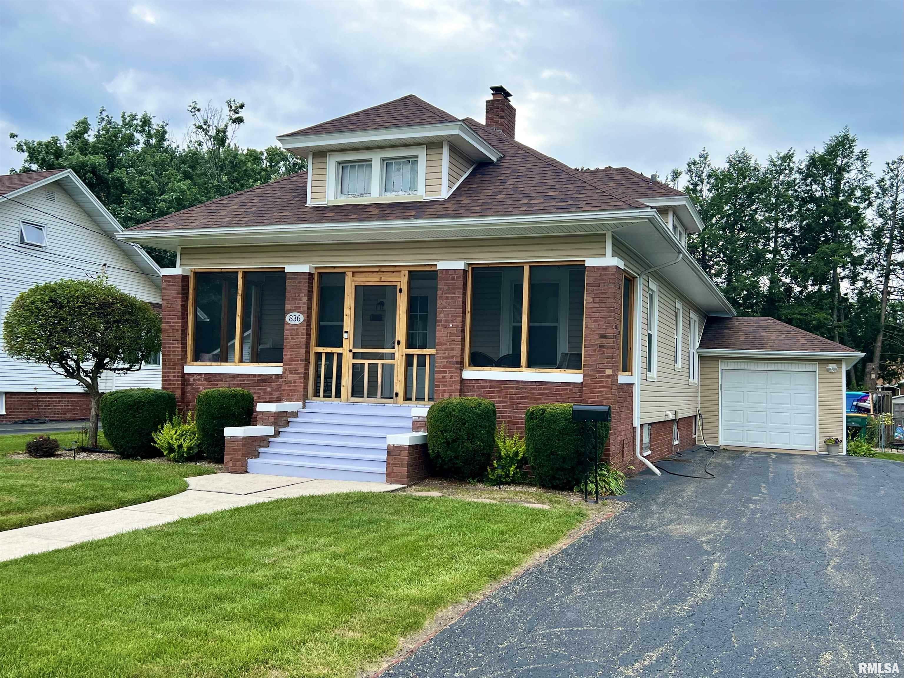 Property Photo: 836 Jefferson Street IL 61401