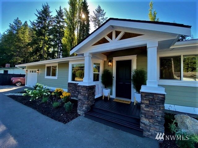 Property Photo:  13903 Manor Way  WA 98087 