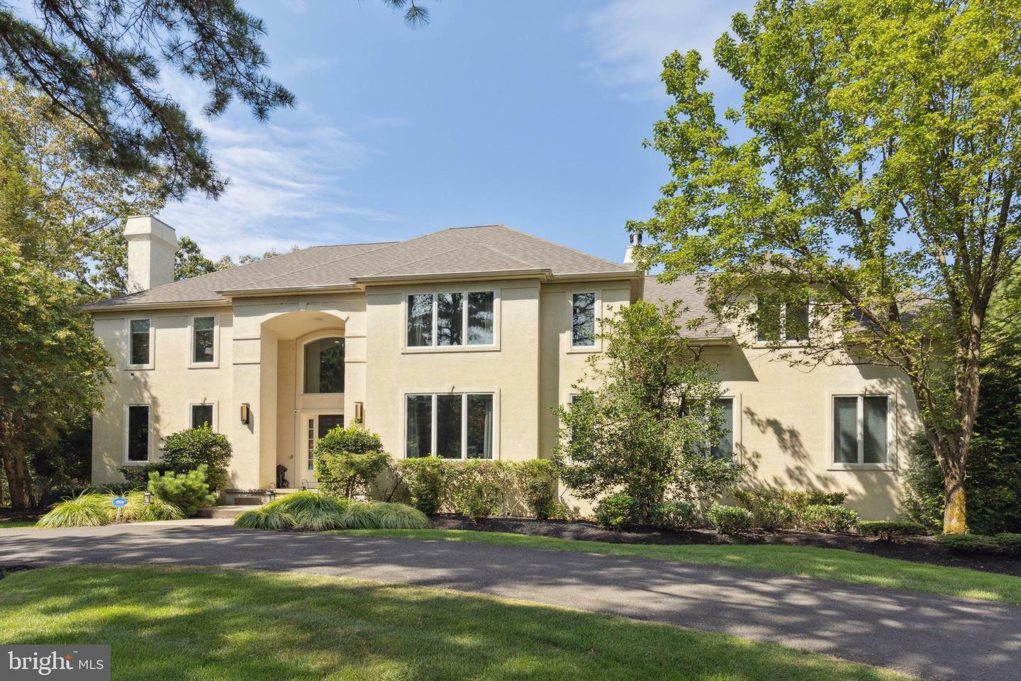 Property Photo: 5 Aldbury Court NJ 08055