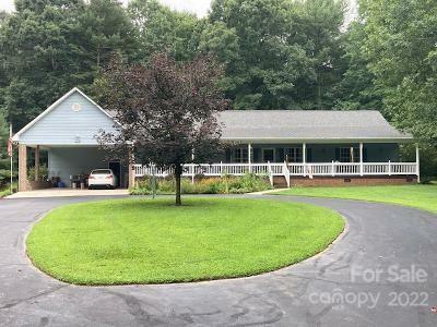 Property Photo:  209 Lake Ridge Drive  NC 28697 