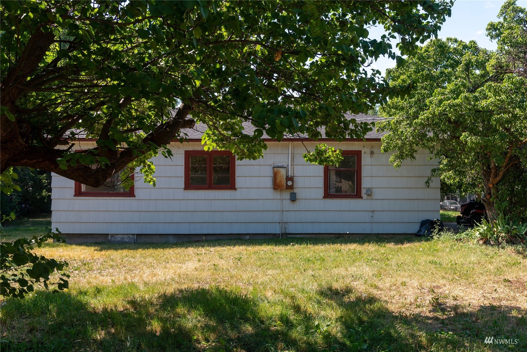 Property Photo:  511 W 9th Avenue  WA 98926 