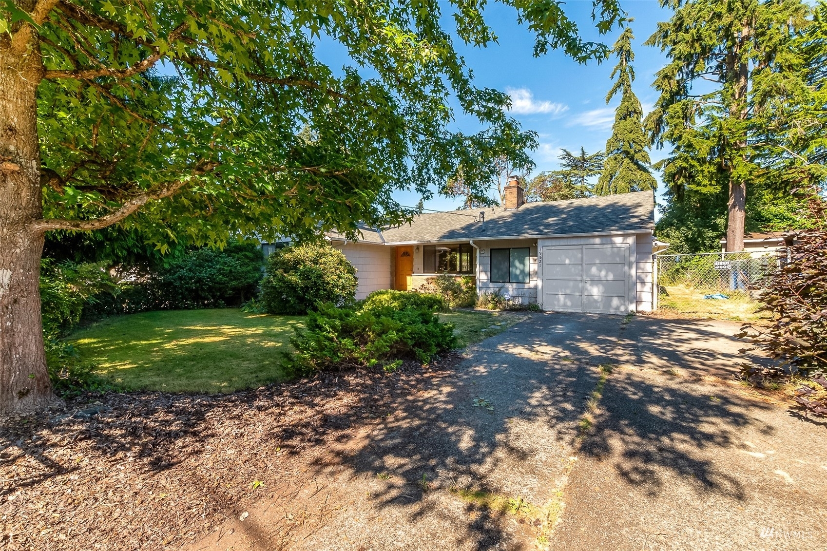 Property Photo:  19521 3rd Avenue S  WA 98148 