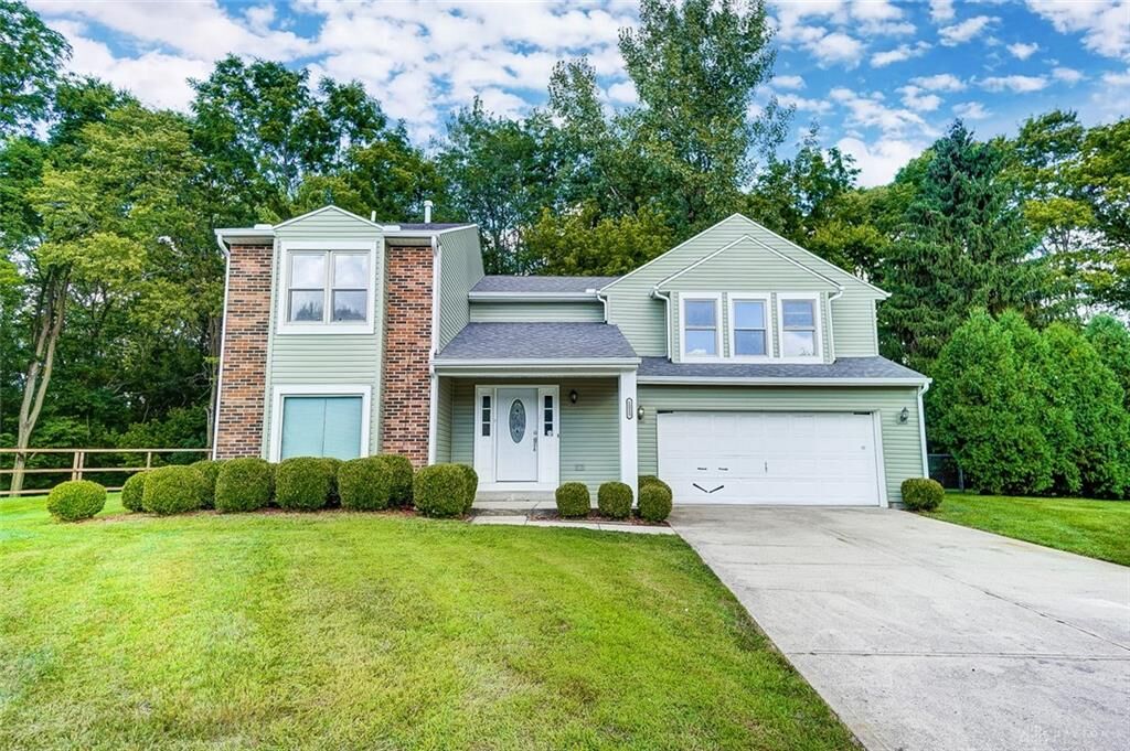 Property Photo: 1215 Creekview Court OH 45324