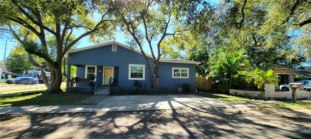 Property Photo:  3002 W Arch Street  FL 33607 