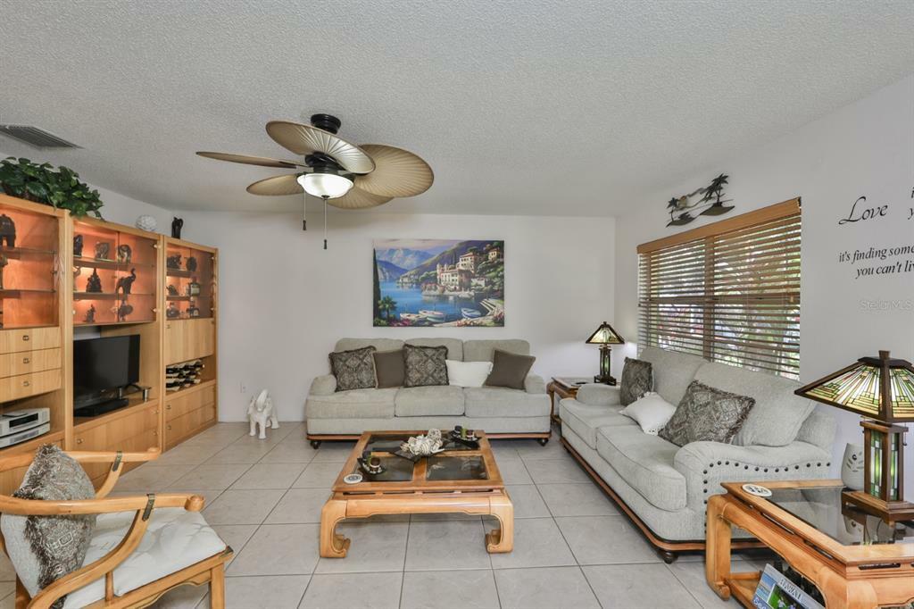 Property Photo:  401 Dorchester Place 66  FL 33573 