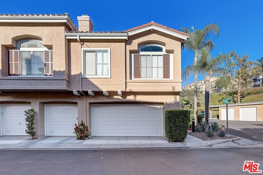 Property Photo:  28668 La Azteca  CA 92677 