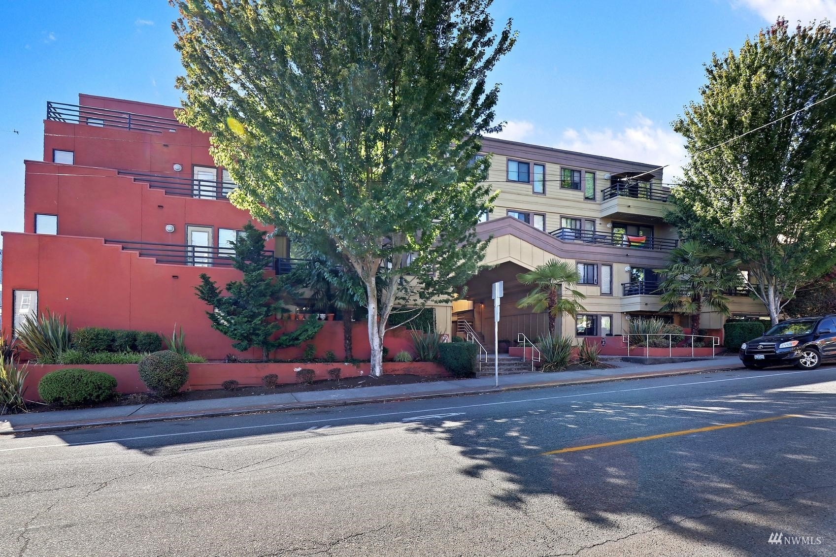 Property Photo:  3401 Wallingford Avenue N 208  WA 98103 