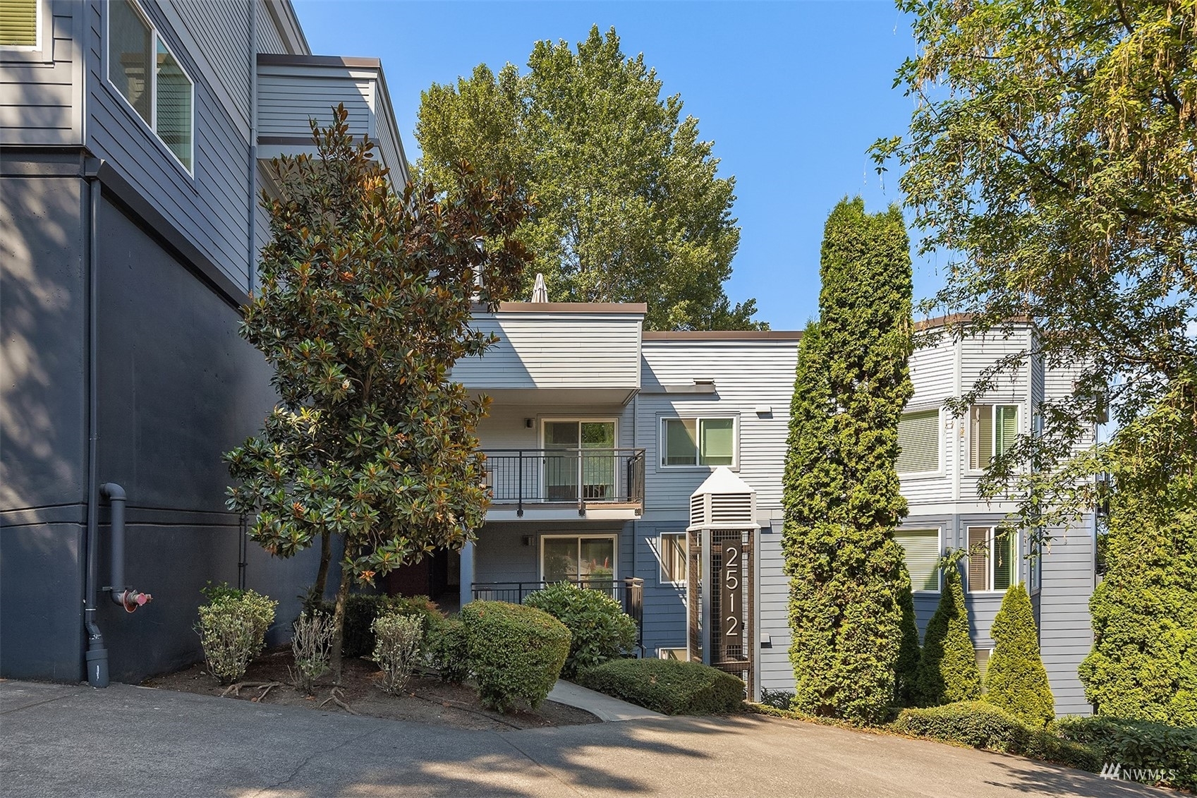 Property Photo:  2512 E Madison Street 302  WA 98112 