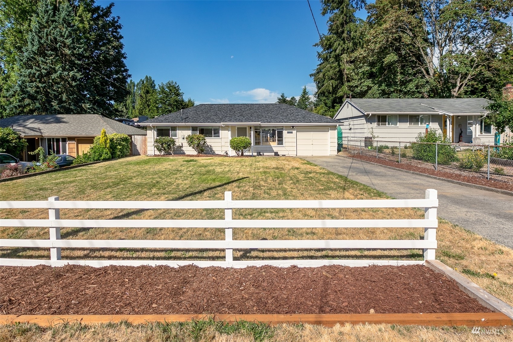 Property Photo:  24030 54th Avenue W  WA 98043 