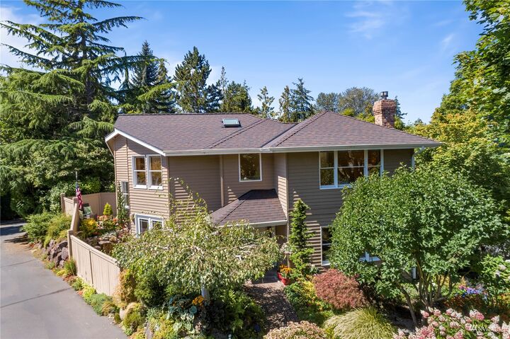 Property Photo: 601 Elm Place WA 98020