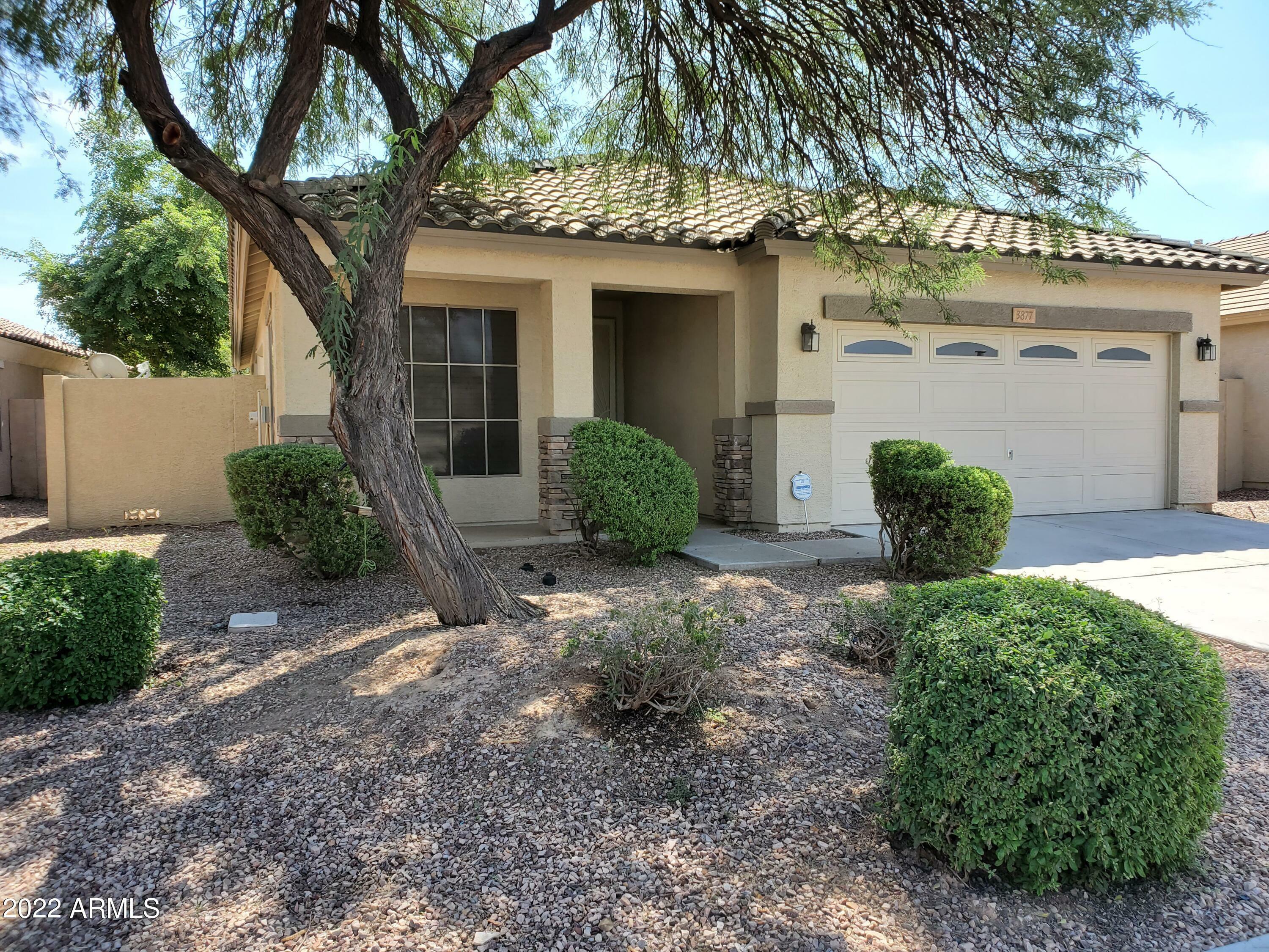 Property Photo: 3877 S Coach House Drive AZ 85297