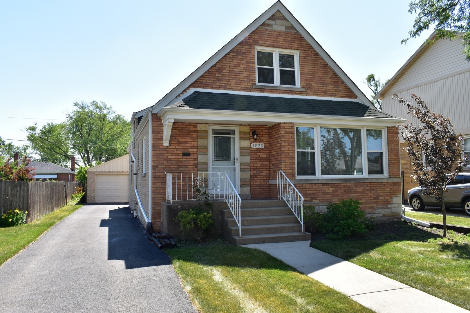 Property Photo:  1825 Manchester Avenue  IL 60154 