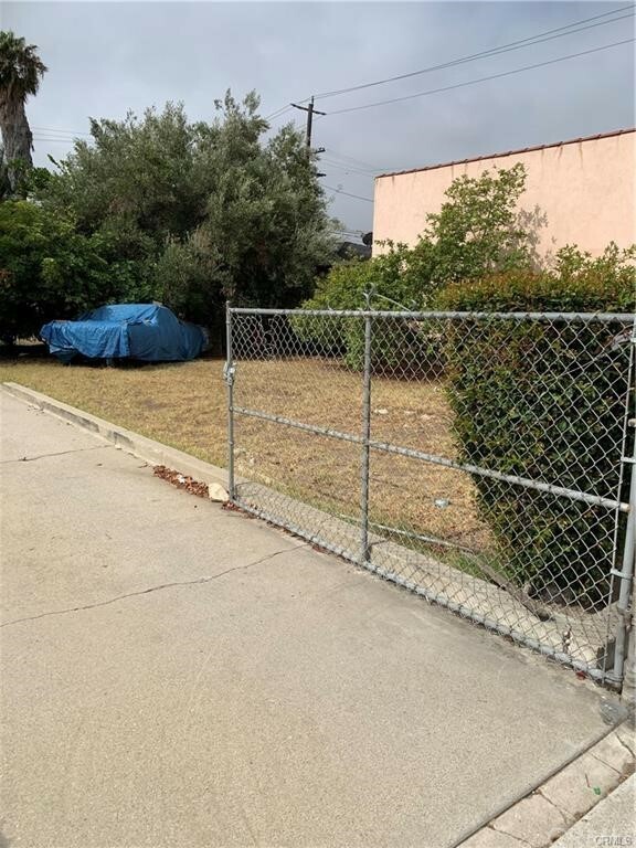 Property Photo:  1306 E M Street  CA 90744 