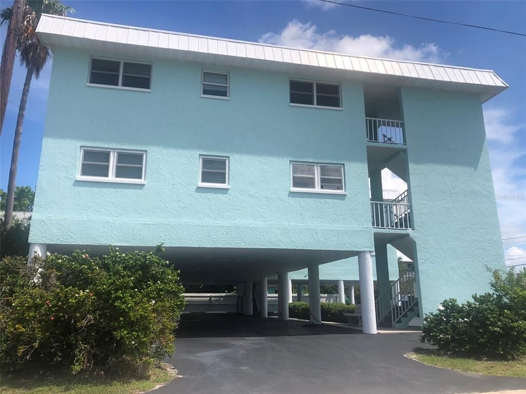 Property Photo: 8200 Bayshore Drive 2 FL 33706