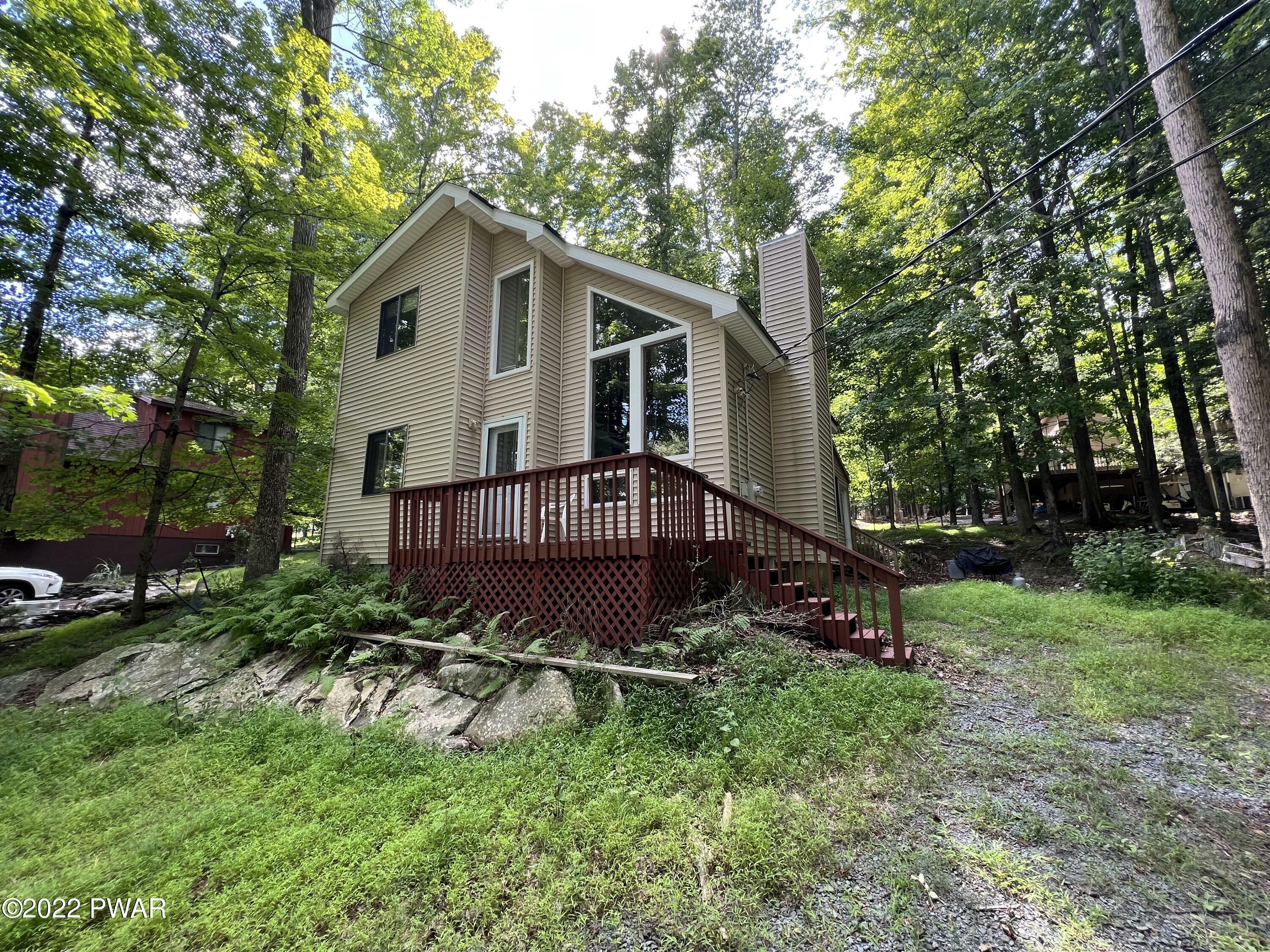 Property Photo:  1203 Commanche Circle  PA 18436 