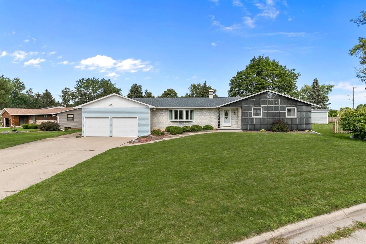 Property Photo:  1242 Swan Court  WI 54313 