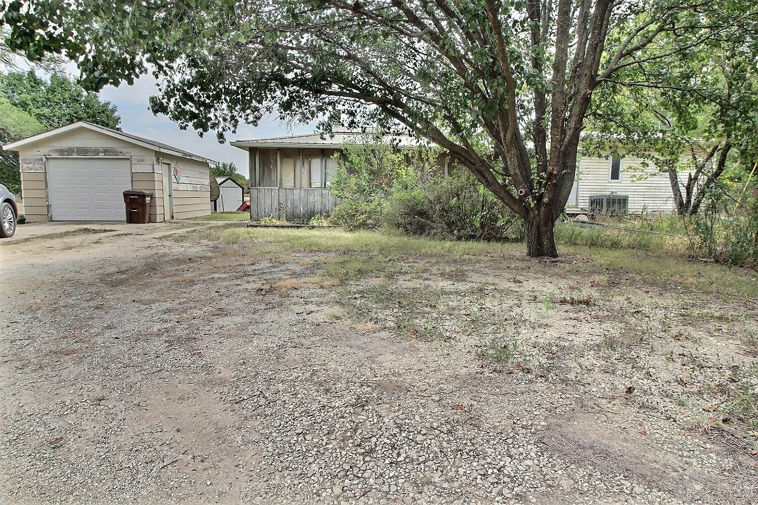 Property Photo:  1619 E 140th  KS 67110 