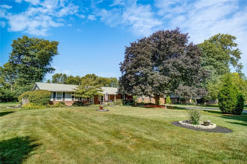 Property Photo: 2206 Pleasant View Drive OH 45373