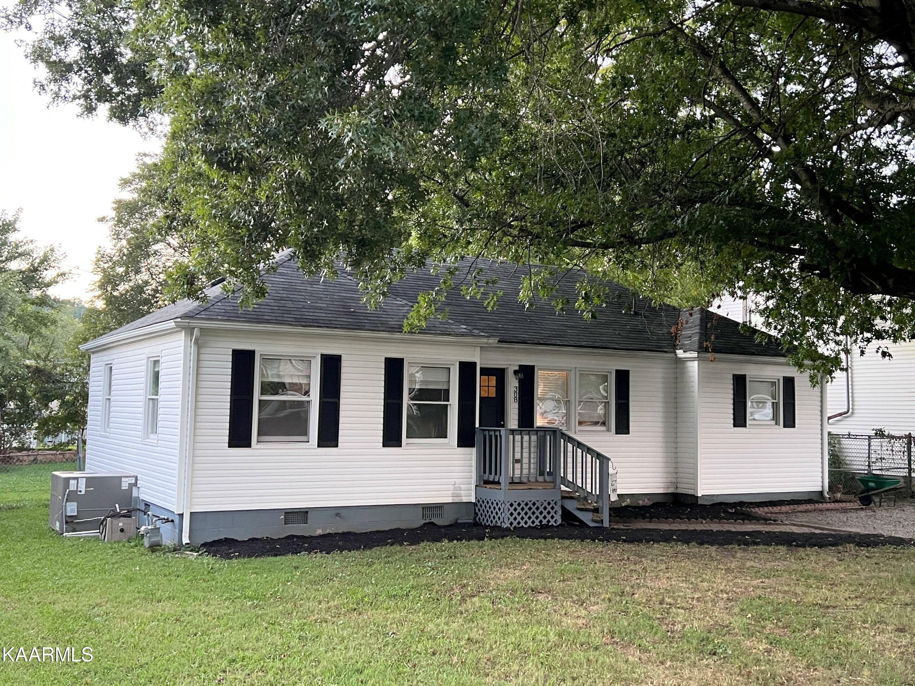 Property Photo:  308 Alabama Ave  TN 37716 