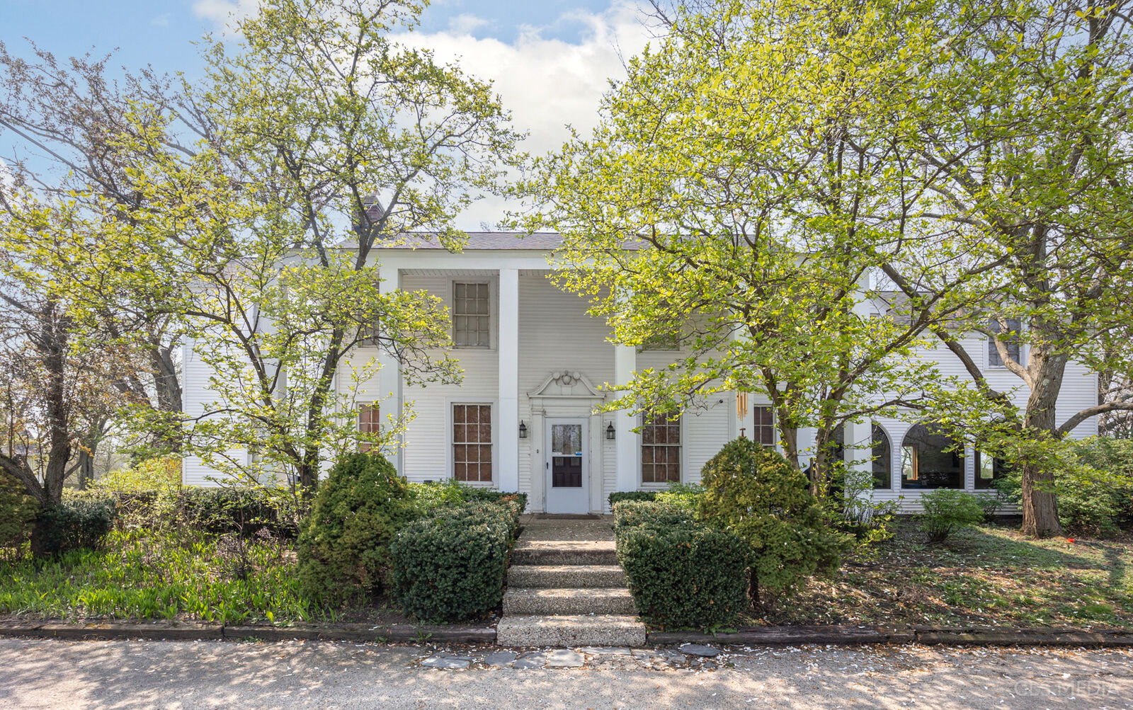 Property Photo: 220 Honey Lake Court IL 60010
