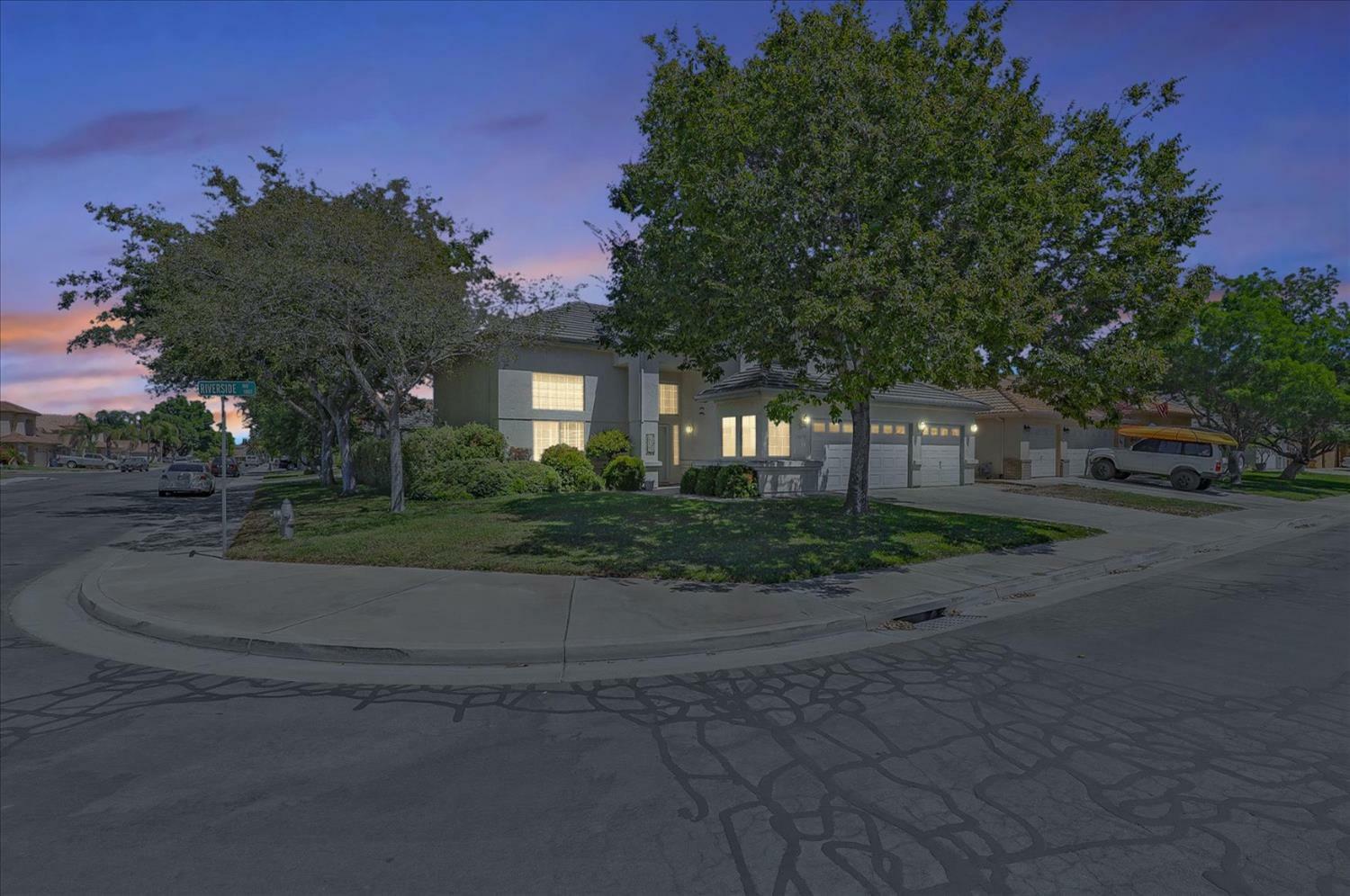 Property Photo:  1860 Riverside Way  CA 93635 