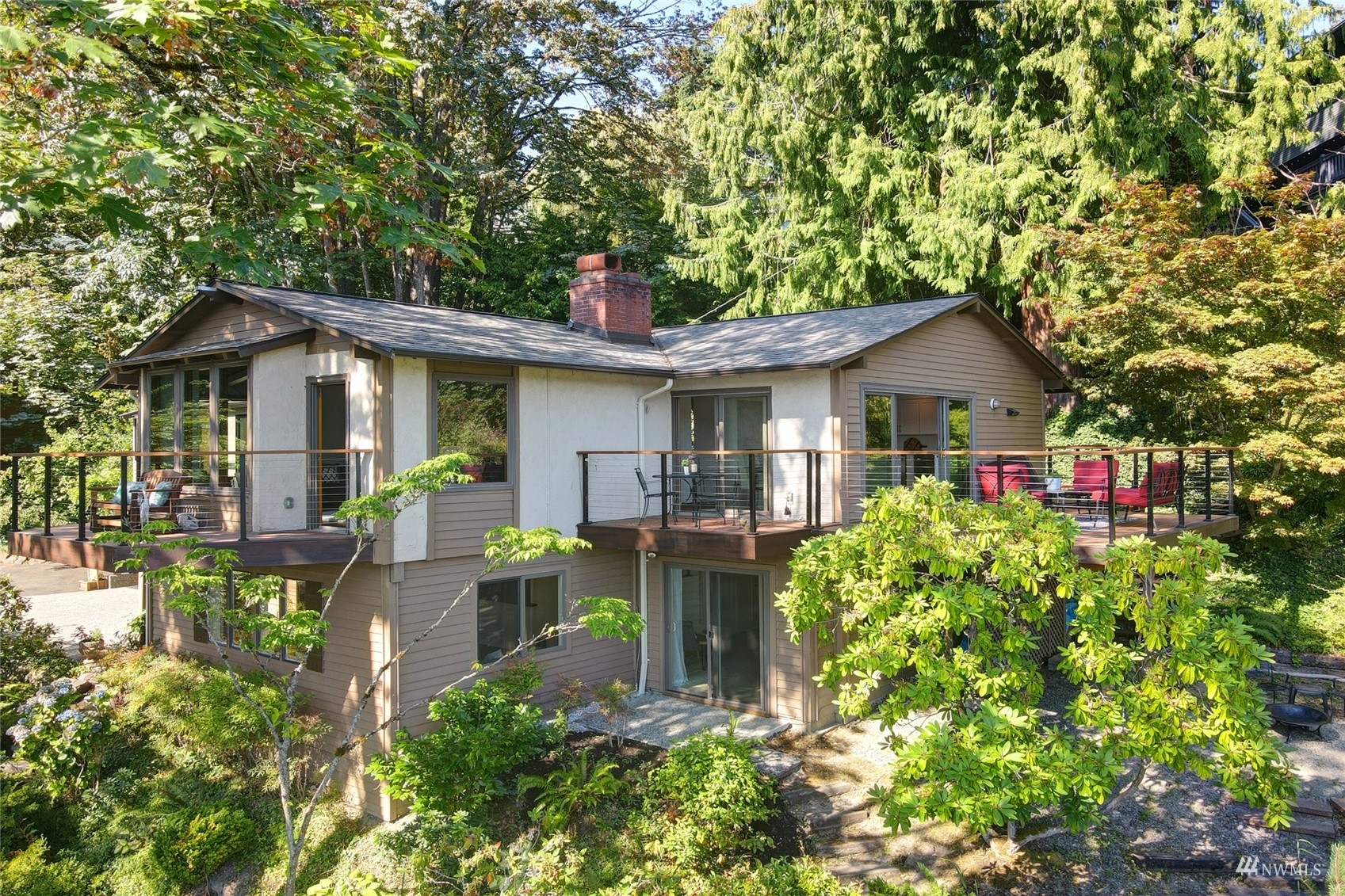 Property Photo: 11900 Lakeside Place NE WA 98125