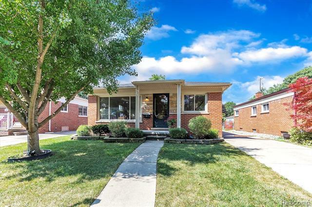 Property Photo:  3942 Clippert Street  MI 48125 