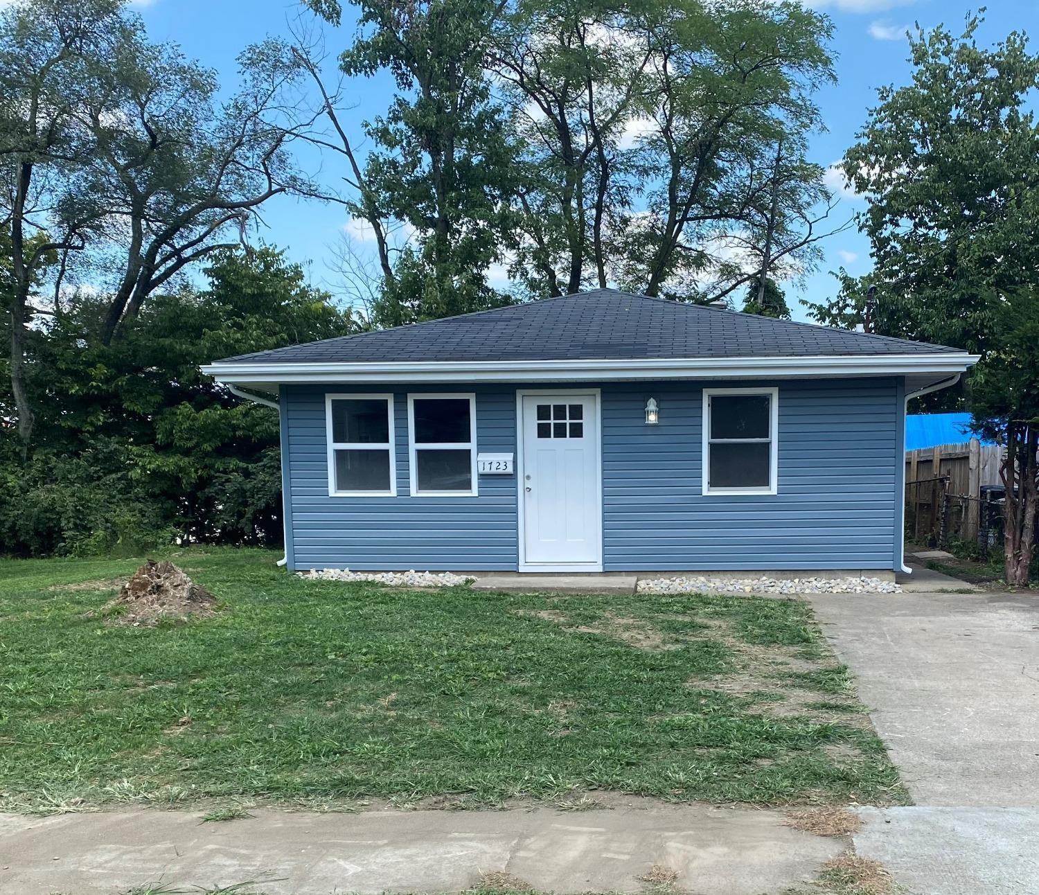 Property Photo:  1723 Flemming Rd  OH 45042 