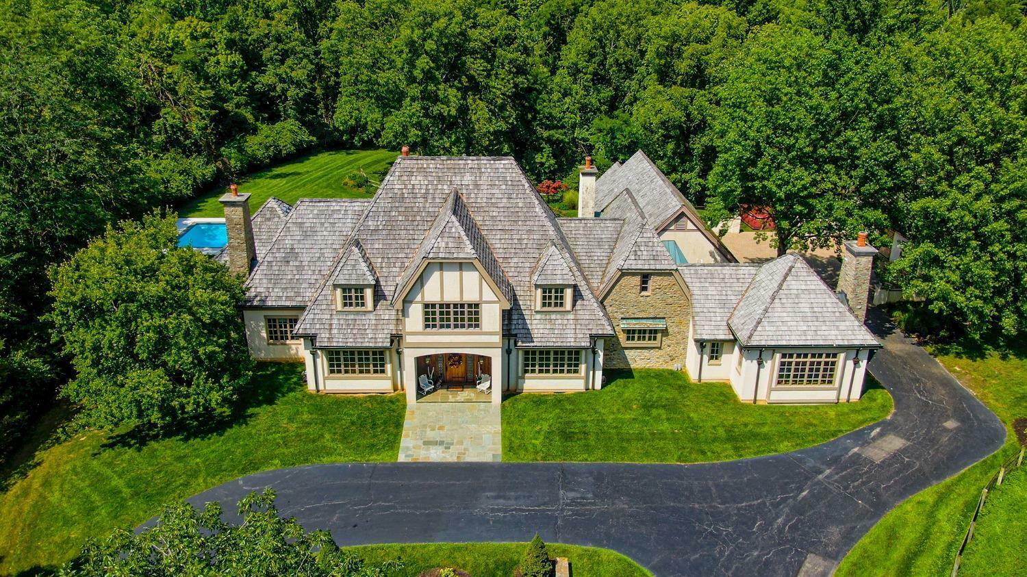 Property Photo: 8600 Bridgewater Ln OH 45243