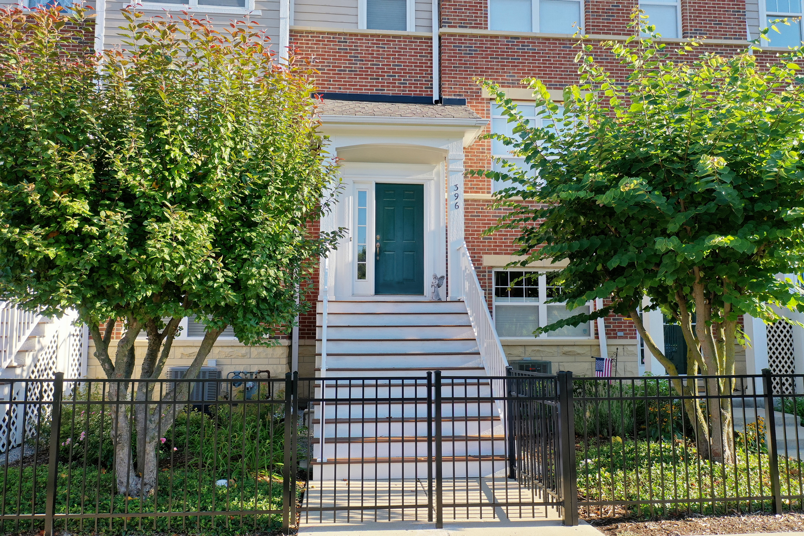 Property Photo:  396 W Wood Street  IL 60067 