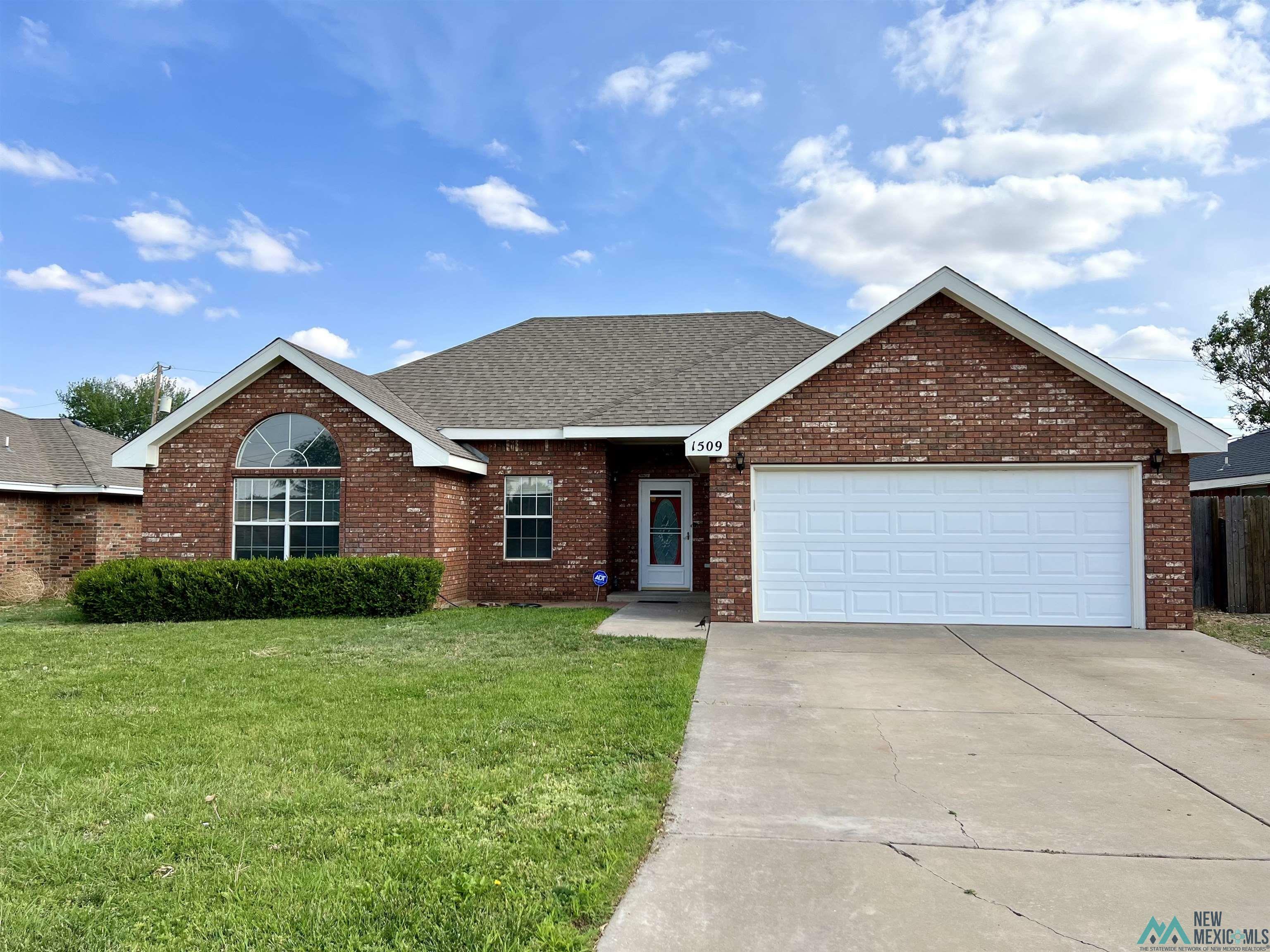 Property Photo: 1509 Red Cloud Place NM 88101