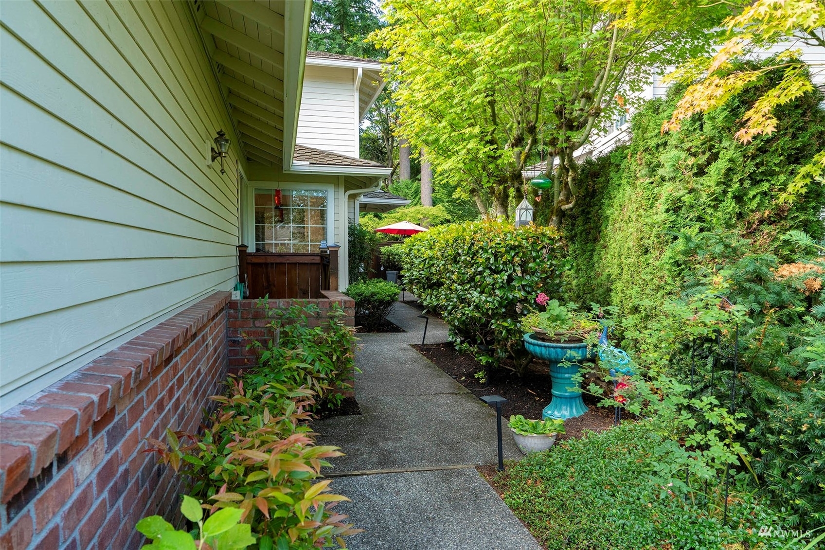 Property Photo:  1914 Mill Pointe Drive SE  WA 98012 