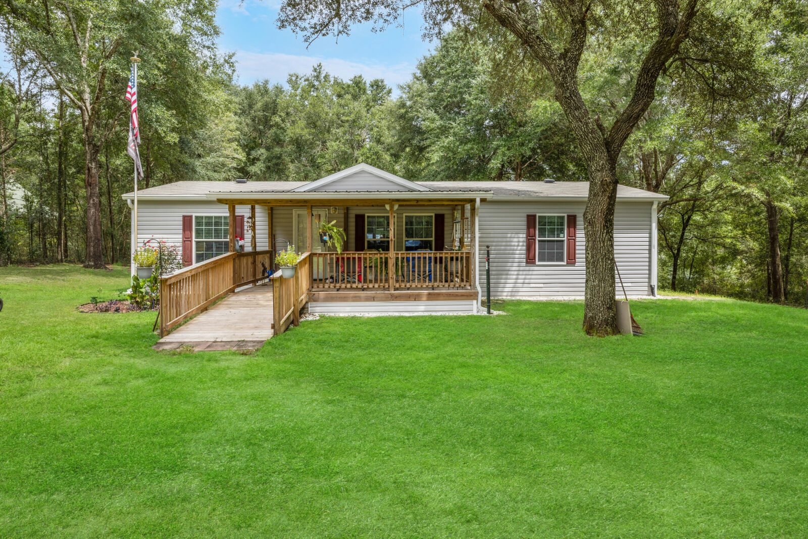 Property Photo:  119 Lockney Drive  FL 32433 