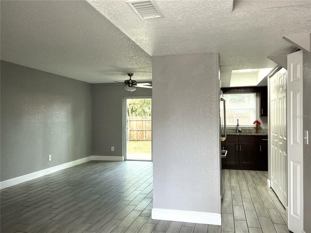 Property Photo:  5154 Tennis Court Circle  FL 33617 