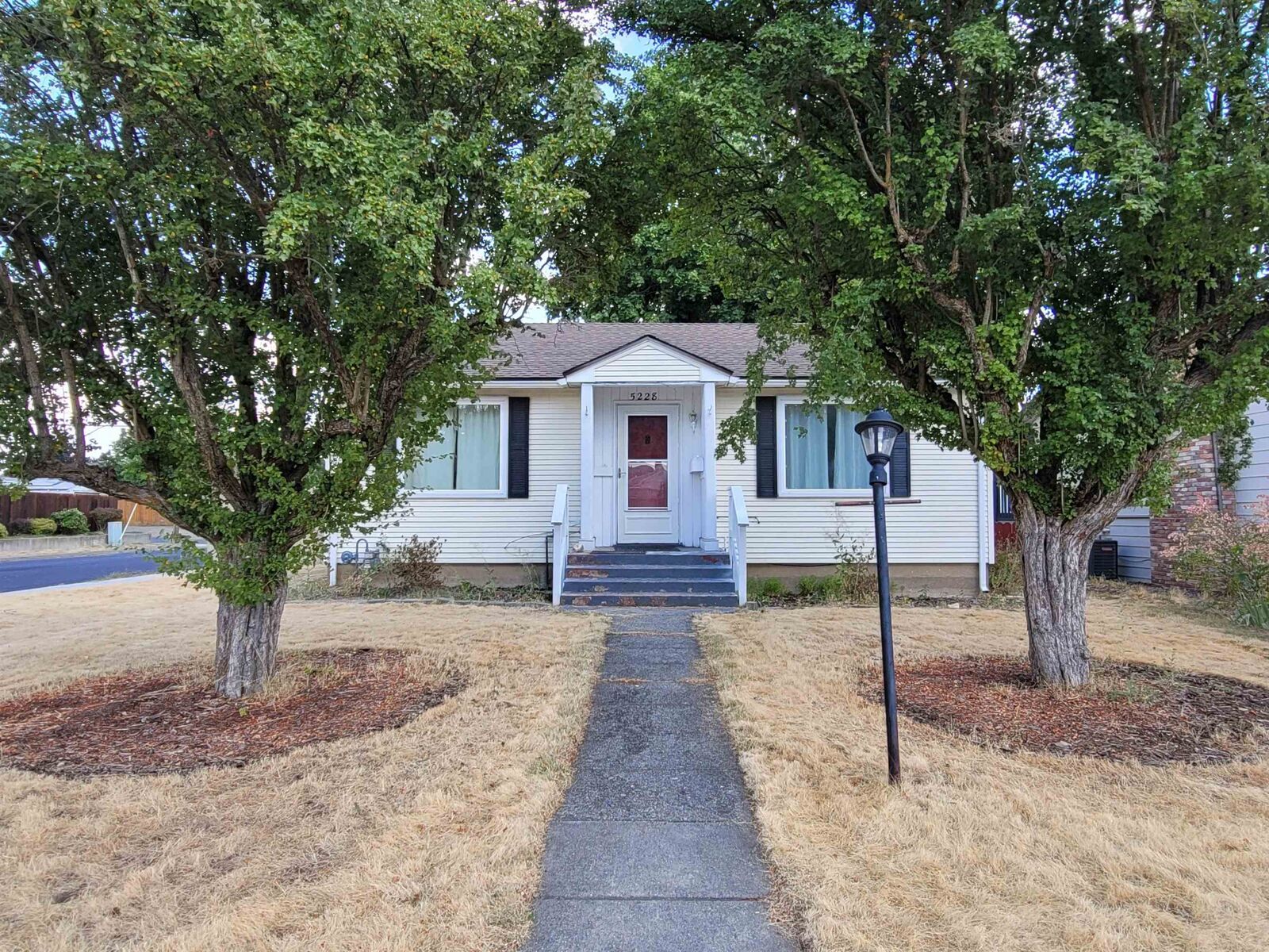 Property Photo:  5228 N Hawthorne St  WA 99205 