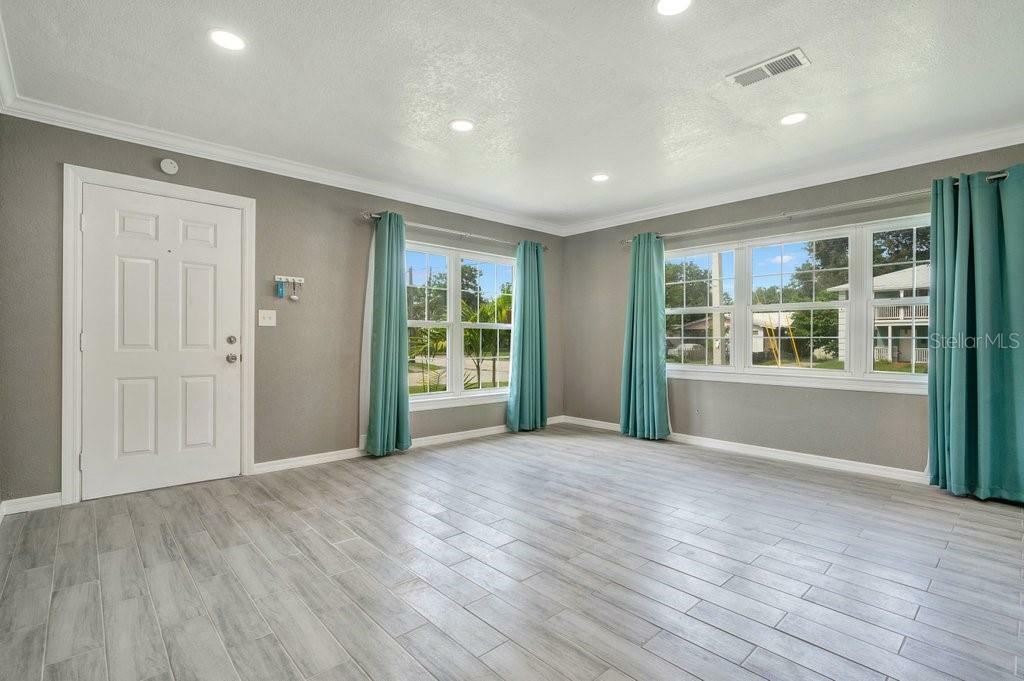 Property Photo: 2803 E Pine Street FL 32803