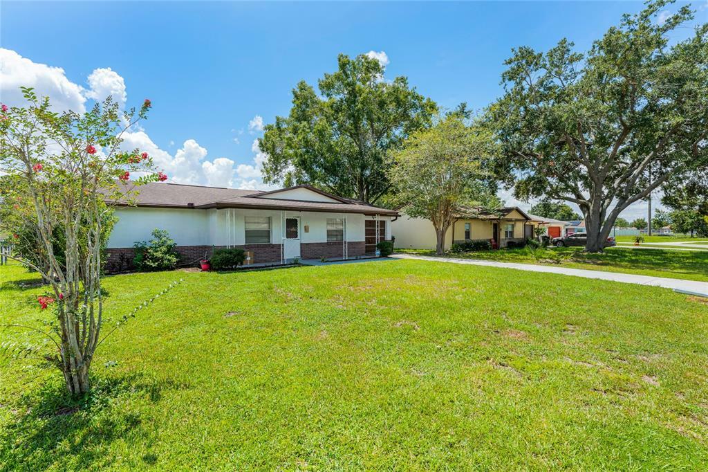 Property Photo:  422 Cart Court  FL 34759 