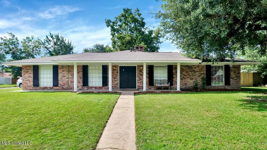 Property Photo:  4 Pecan Circle  MS 39560 